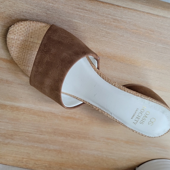 Low Heeled Sandals Brown - Picture 10 of 11